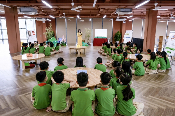 TH-VH | MCER NH&Iacute; HỌC QUA H&Igrave;NH THỨC CHIẾU B&Oacute;NG V&Agrave; S&Acirc;N KHẤU H&Oacute;A T&Aacute;C PHẨM